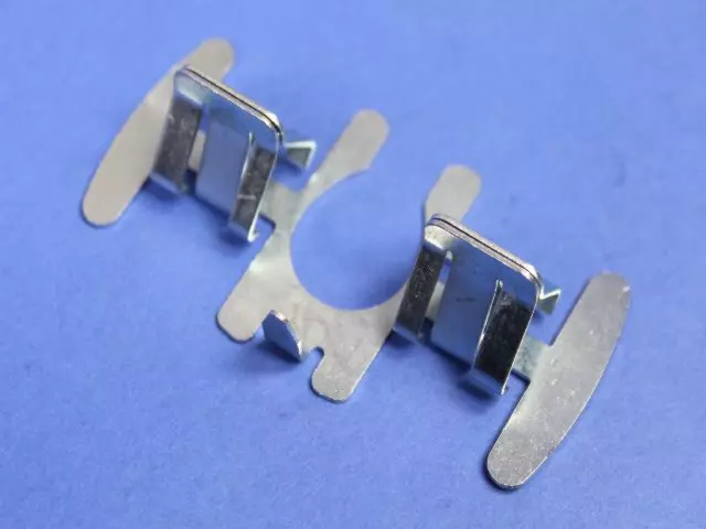 Dual Z-axis Clip - Mopar (68166240AA)