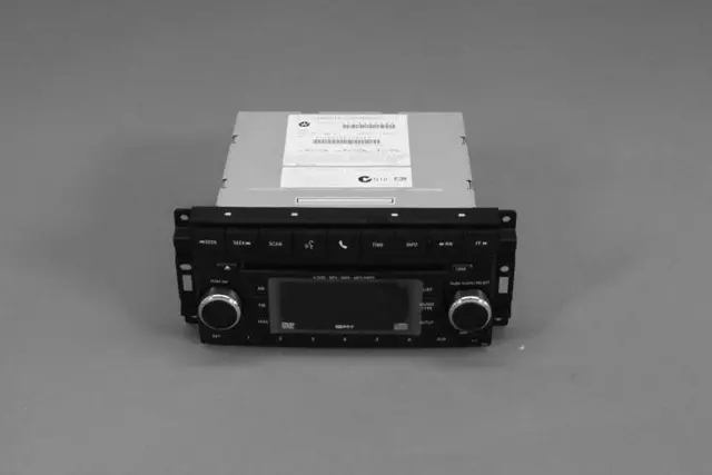 AM/FM/6 DVD Radio - Mopar (68252826AC)