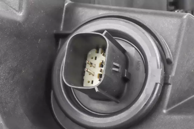 84580186 - : F Headlamp for GM Image