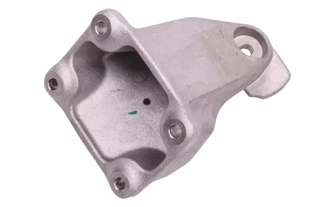 Driver Side Engine Mount Bracket - GM (15234761)