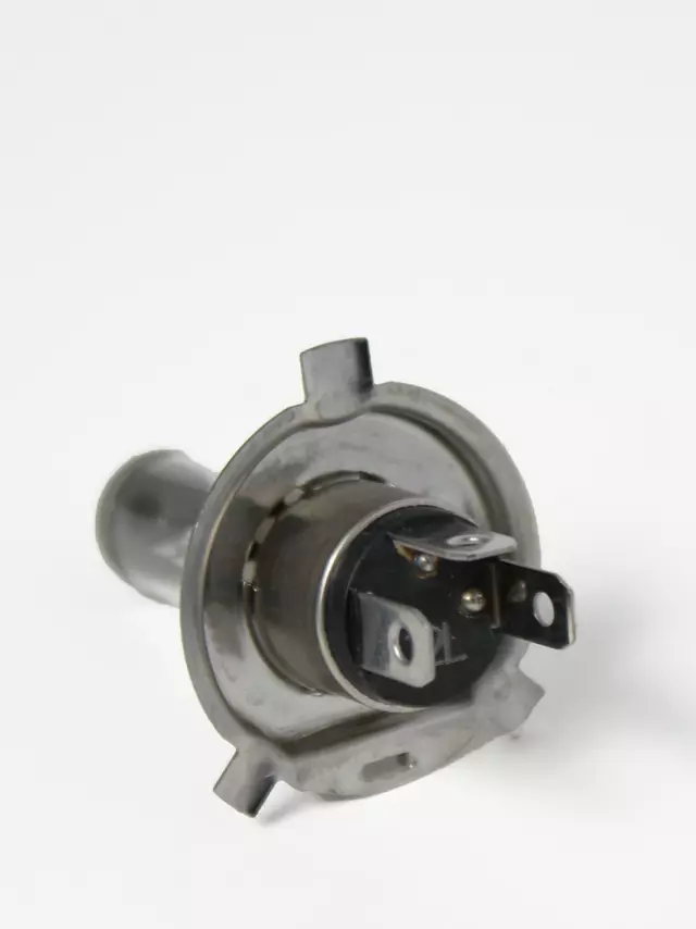 thumbnail image 2 of Genuine Toyota Tacoma 2001-2004 Left & Right Front Headlight Assemblies - OEM, Chrome Housing, Clear Lens 2 of 5