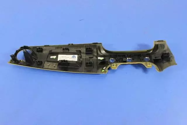 Panneau D'instruments Encadrement, Côté Droit - Mopar (1TS47TZZAC)