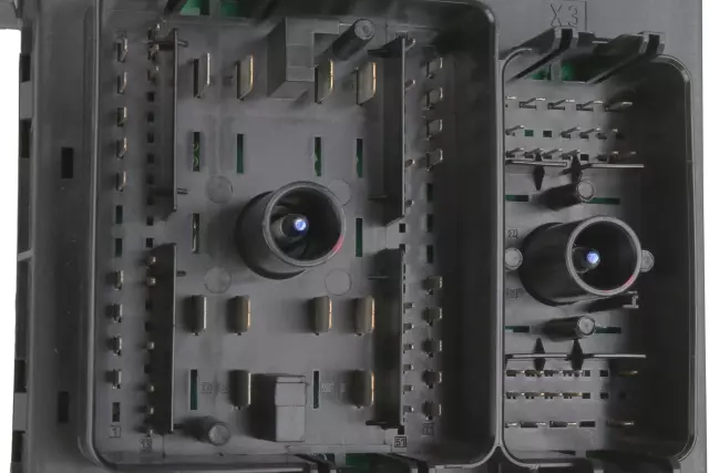 22928789 - Electrical: Fuse &amp; Relay Box for Buick: LaCrosse Image image