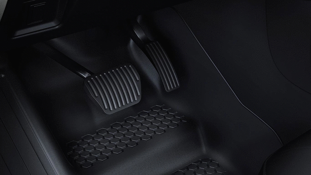 VPLES0553 - Interior: Deep-Sided Rubber Mats - Lhd, 110, 5+2 Seat for Land Rover: Defender 110, Defender 90 Image