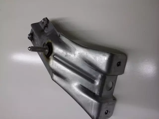 5K6821135 - Body: Fender Brace for Volkswagen: Golf, Golf R, GTI, Jetta Image