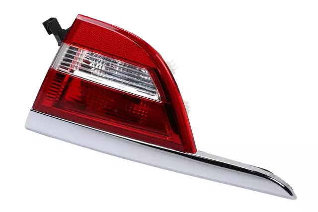 Passenger Side Tail Lamp - GM (22985776)