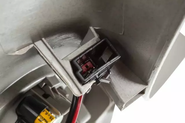 Windshield Pillar Trim - GM (23187204)