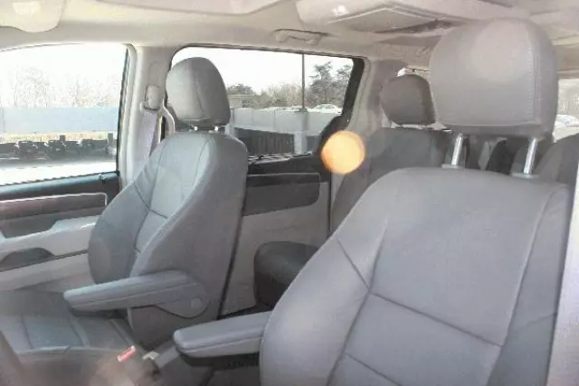 7B0061600ADE5 - Interior: Routan Se Leather Seating Kit - Aero Gray for Volkswagen: Routan Image