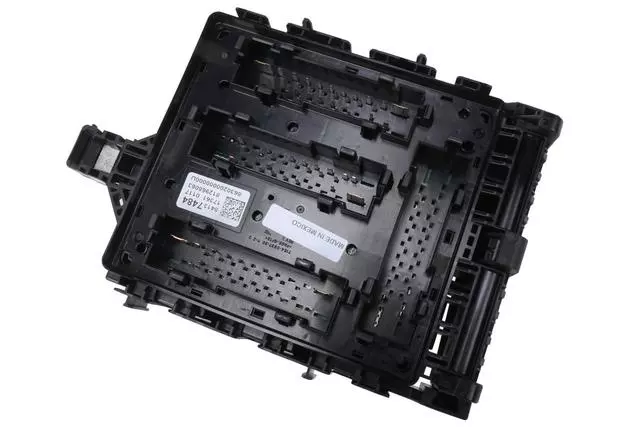 Part# 84137484 Engine Wiring Harness Junction Block - GM (84137484)