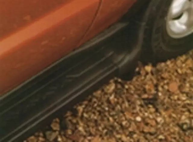 STC50030 - : Running Boards - Black Rubber Coated for Land-Rover Image