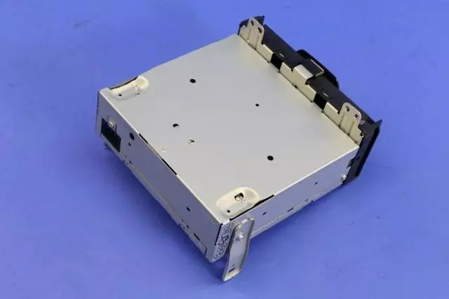 Compact Disc Player - Mopar (68225372AB)