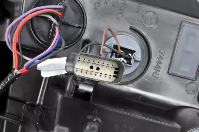 Passenger Side Headlamp Assembly - GM (84026397)