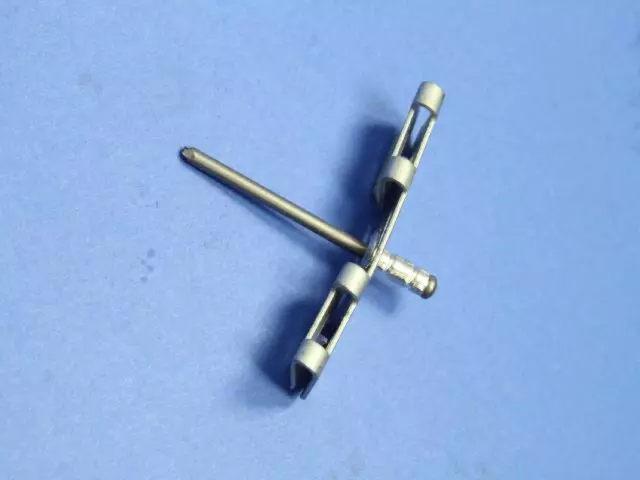 Clip - Mopar (4806225AA)