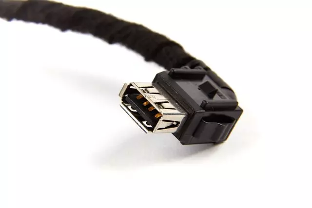 23211930 - : USB Data Cable for GM Image