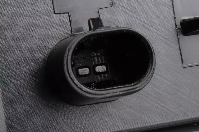 84240626 - : Driver side rear bumper fascia reflector for Cadillac: Escalade, Escalade ESV Image