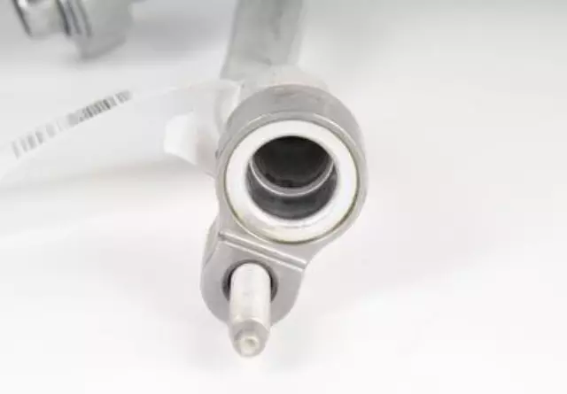 Air Conditioning Refrigerant Hose - GM (22714736)