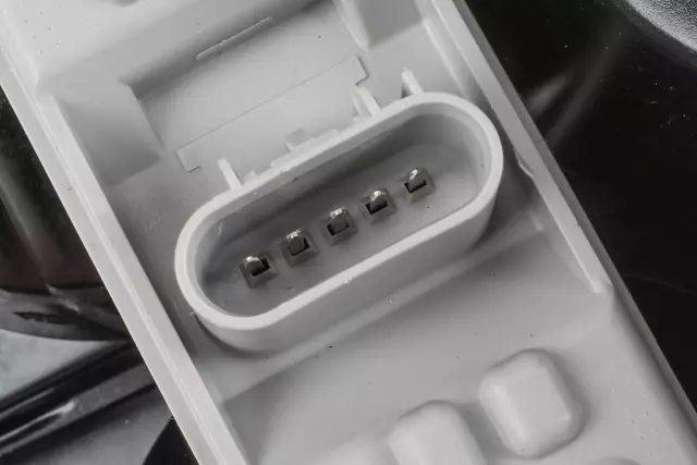 15131578 - : Driver Side Tail Lamp Assembly for GM Image