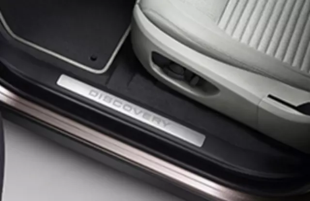 VPLCS0289LAA - : Sill Treadplates - Bright Finish, Lunar for Land-Rover Image