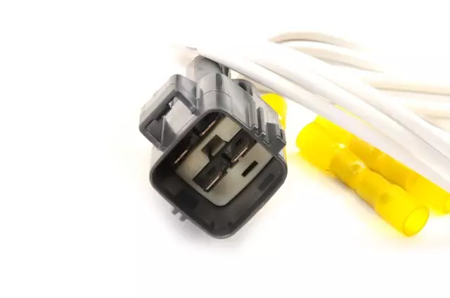 13585864 - : Green Multi-Purpose Pigtail for GM Image