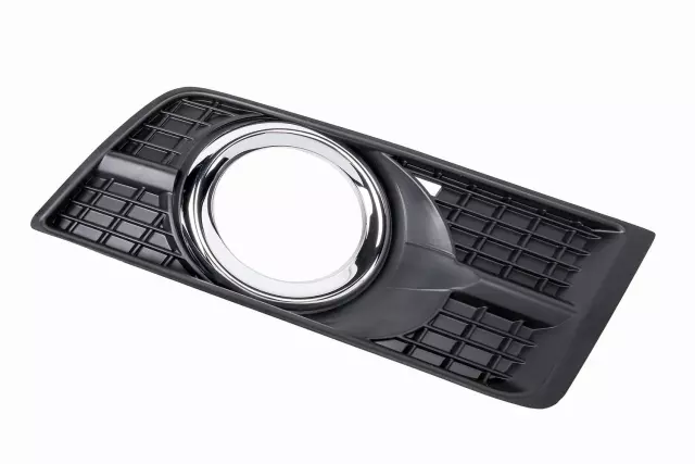 Front Driver Side Fog Lamp Bezel in Chrome - GM (25778388)