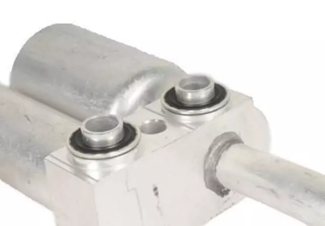 19213214 - : Air Conditioning Compressor and Condenser Hose Assembly for Chevrolet: Silverado 2500 HD, Silverado 3500 | GMC: Sierra 2500 HD, Sierra 3500 Image