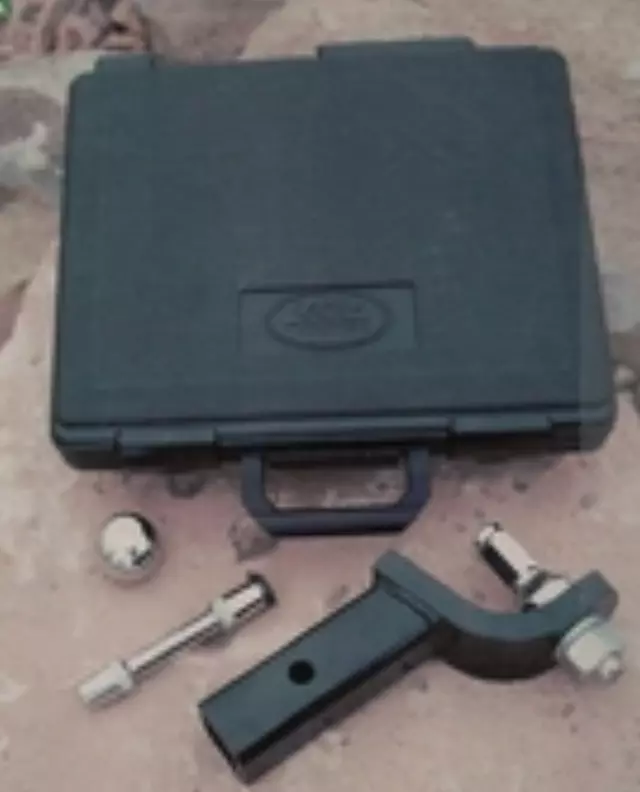 LRK50996 - : Trailer Hitch Kit for Land-Rover Image