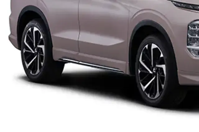 MZ576923EX - Exterior: Side Effects for Mitsubishi: Outlander Image