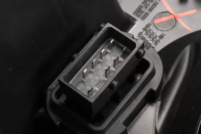 Driver Side Headlamp Assembly - GM (23458641)