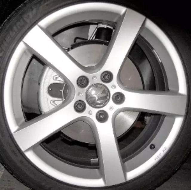 1T4071497666 - Suspension: 17in Goal Wheel for Volkswagen: GTI, R32, Rabbit Image