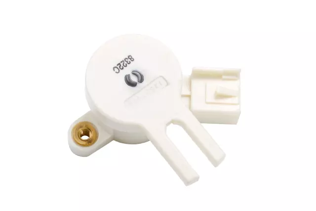 13549047 - : Clutch Switch for Buick: Regal | Cadillac: CT4, CT5 | Chevrolet: Colorado, Cruze, Sonic | GMC: Canyon Image