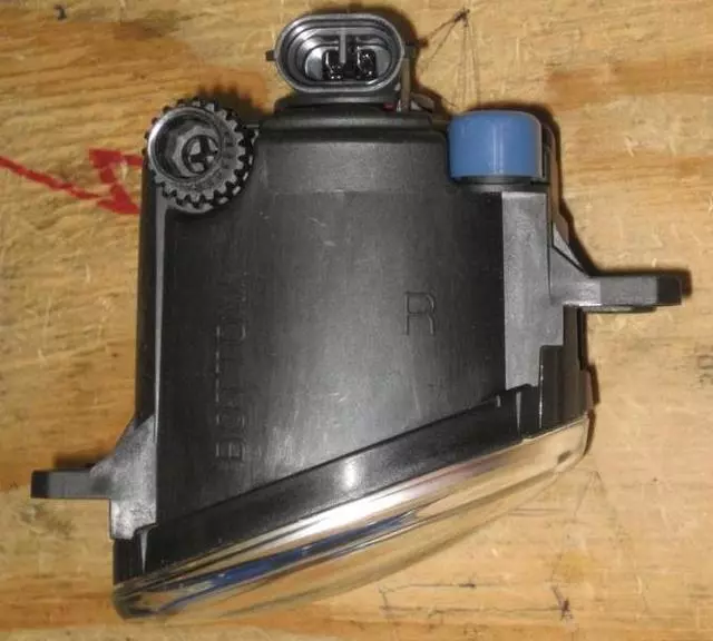 Fog Lamp Assembly - Toyota (81210-0D042)