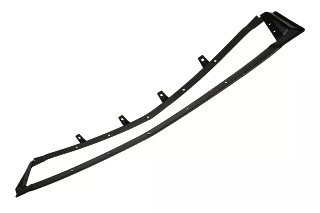 Radiator Air Lower Baffle Bracket - GM (15822871)