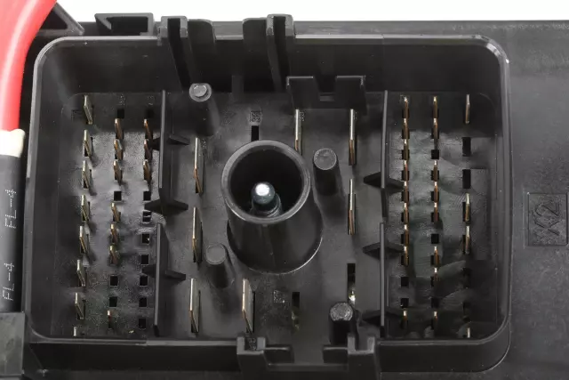 Front Compartment Fuse Block - GM (13343936)