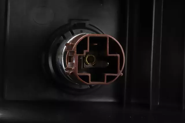 Bowen Wire Front Floor Console Compartment - GM (84268963)