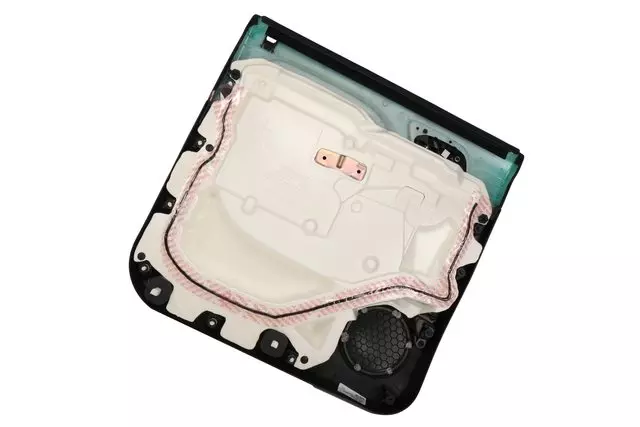 20919808 - Body: Door Trim Panel for Chevrolet: Silverado 1500, Silverado 2500 HD, Silverado 3500 HD | GMC: Sierra 1500, Sierra 2500 HD, Sierra 3500 HD Image