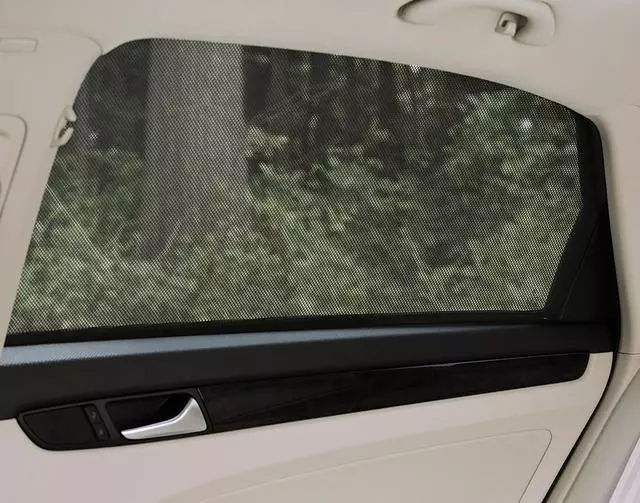 Magnetic Pop-In Sunshade - Black - Volkswagen (5C7-064-365)