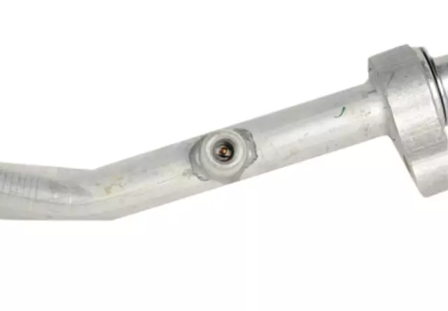 20757021 - HVAC: Suction Hose for Buick: Enclave | GMC: Acadia | Saturn: Outlook Image