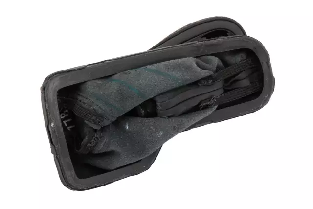 Jet Black Automatic Transmission Shift Lever Knob - GM (22979598)