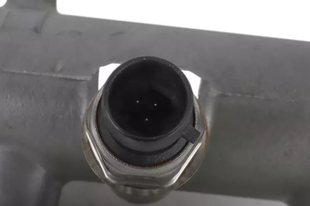 19420964 - Brakes: Master Cylinder for Chevrolet: Silverado 2500 HD, Silverado 3500 HD, Suburban 2500 | GMC: Sierra 2500 HD, Sierra 3500 HD, Yukon XL 2500 Image