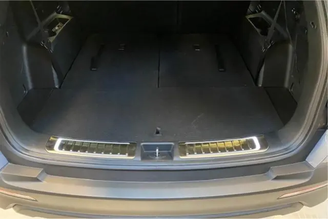 R0F69AU100 - Exterior: Illuminated Transverse Panel for Kia: Carnival Image