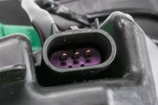 95025590 - : F Headlamp for GM Image