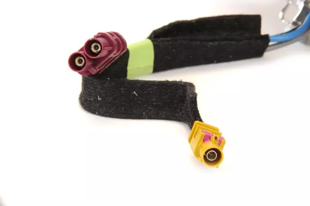 23375745 - Entertainment and Telematics: High Frequency Antenna for ACDelco Image