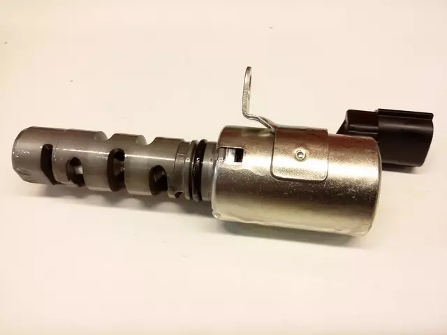 1533021011 - Engine: Engine Variable Valve Timing (Vvt) Solenoid for Scion: xA, xB | Toyota: Echo, Prius, Yaris Image
