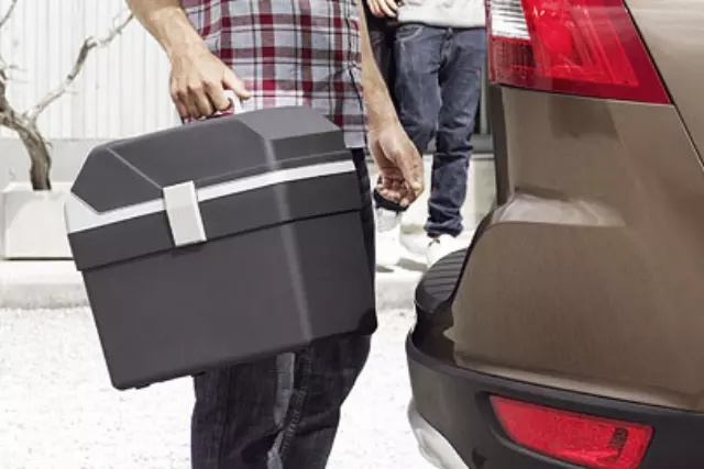 9184606 - Interior: Electric Cooler &amp; Heater Box/Thermal Storage for Volvo: C30, S40, S60, S80, S90, V50, V70, V90 Cross Country, XC60, XC70, XC90 Image