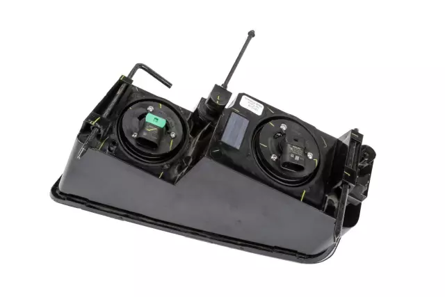 Passenger Side Headlamp Assembly - GM (15136537)