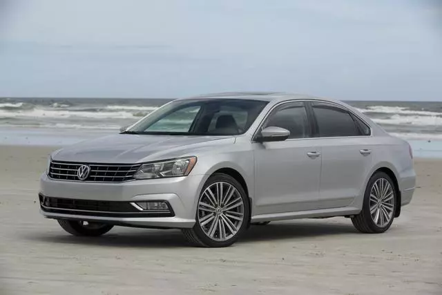 Side Window Deflectors - Rear - Smoke - Volkswagen (561-072-194-HU3)