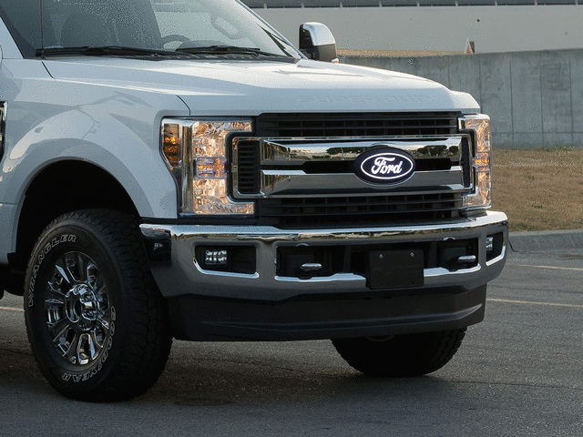 VMC3Z8A224A - Exterior: Halogen Lighted Front Emblem Kit Without for Ford: E-350 Super Duty, E-450 Super Duty, F-250 Super Duty, F-350 Super Duty, F-450 Super Duty, F-550 Super Duty Image