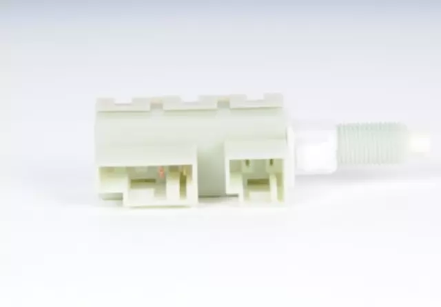 15101582 - Electrical: Clutch Switch for Chevrolet: Colorado | GMC: Canyon | Hummer: H3 Image