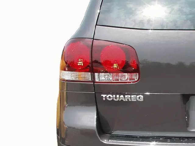 Tail Light Assembly - Volkswagen (7L6-945-095-S)