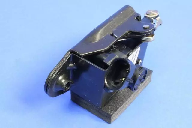 Lock - Mopar (04675776AB)